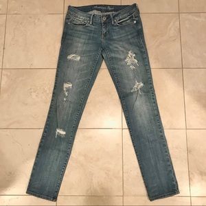 American Eagle Distressed Medium-wash Jean